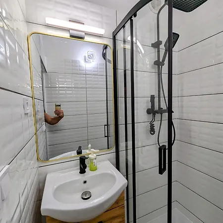 Hostel Fabryczna Station And Łódź