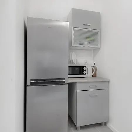 Fabryczna Station And Hostel