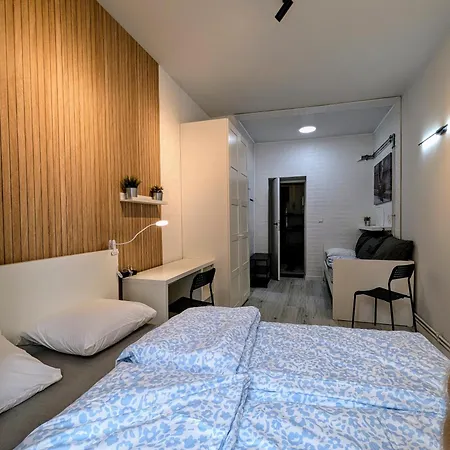 Hostel Fabryczna Station And Łódź