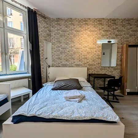 Fabryczna Station And Hostel *