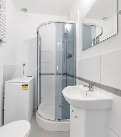 Fabryczna Station And Hostel *