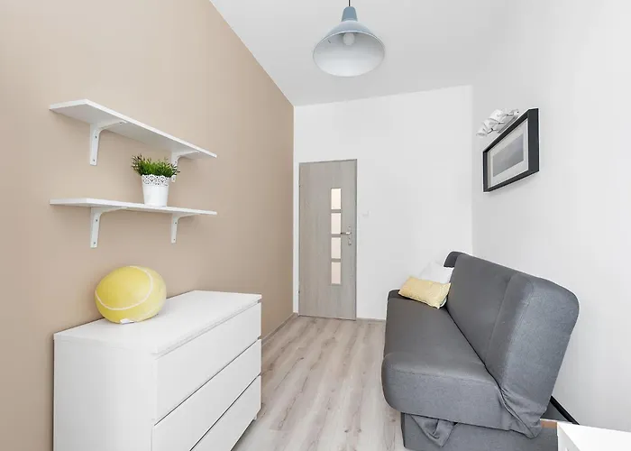 Fabryczna Station And Albergue Łódź