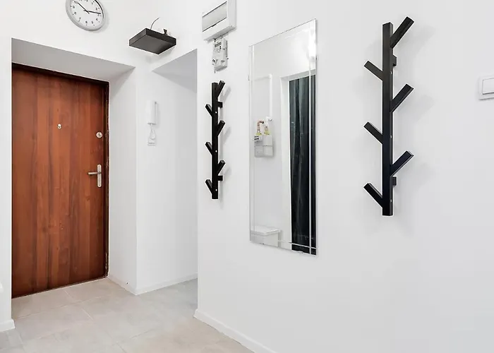 Fabryczna Station And Hostel Łódź