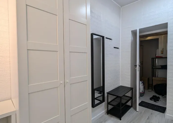 Albergue Fabryczna Station And Łódź