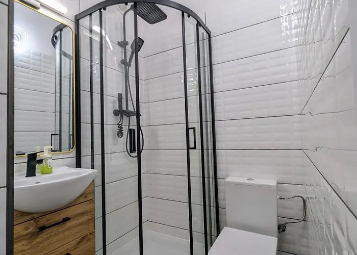 Fabryczna Station And Hostel