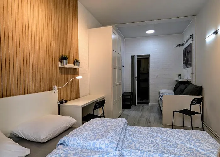 Albergue Fabryczna Station And Łódź